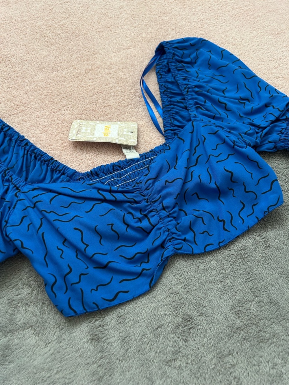 Ruched Blue Off-Shoulder Bandeau Top with Black Wave Print